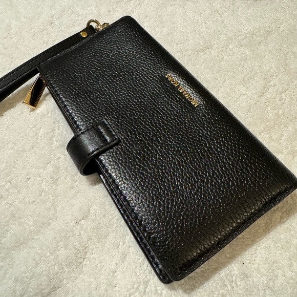 Michael Kors Large Black Wallet with Wristlet - Picture 4 of 4